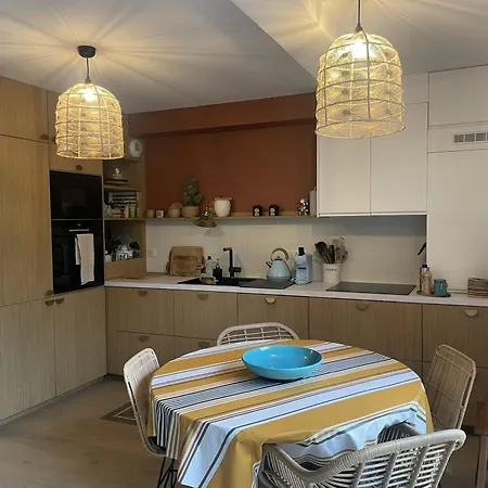 3 Pieces Avec Grande Terrasse, Entre Port Et Hyper Centre *