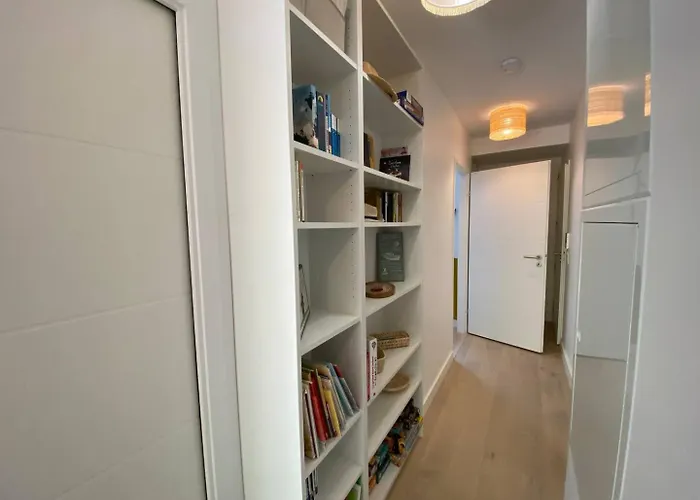 3 Pieces Avec Grande Terrasse, Entre Port Et Hyper Centre *