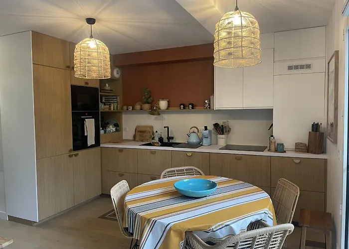 3 Pieces Avec Grande Terrasse, Entre Port Et Hyper Centre *