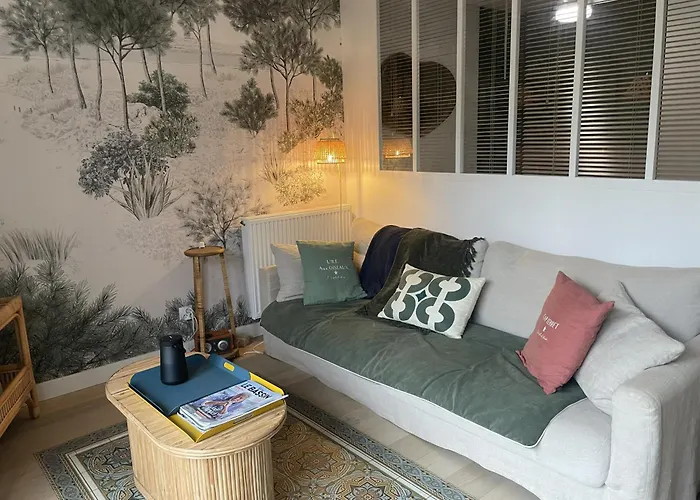 3 Pieces Avec Grande Terrasse, Entre Port Et Hyper Centre *