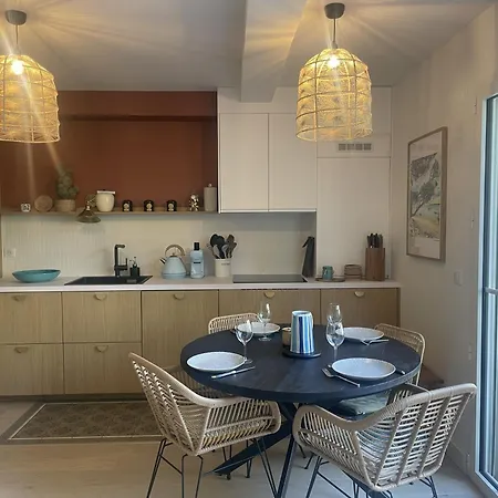 élégant T3 Avec Terrasse Et Parking Privé à * Arcachon