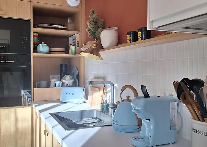 3 Pieces Avec Grande Terrasse, Entre Port Et Hyper Centre *