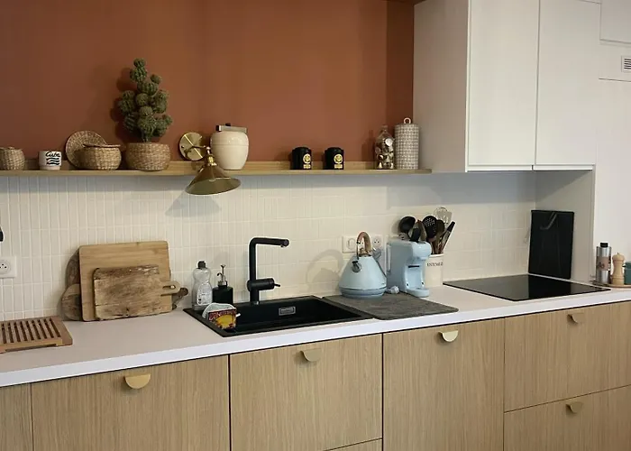 3 Pieces Avec Grande Terrasse, Entre Port Et Hyper Centre *